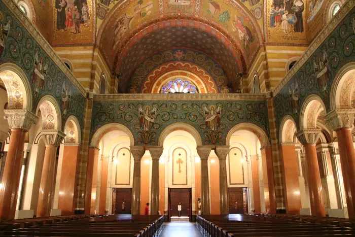 Old Cathedral (Basilica of St. Louis, King of France) - Explore St. Louis