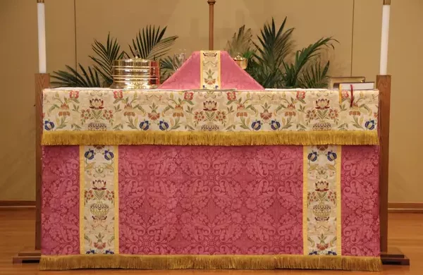 Rose Vestments for Laetare and Gaudete Sunday