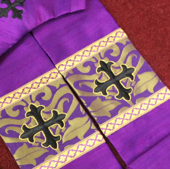 Fairford Violet Gold Liturgical Fabric, Lenten Stole with Two-Toned Fairford