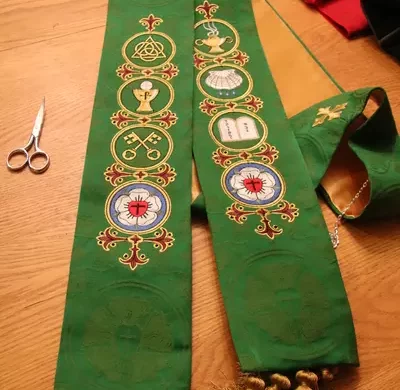 Luther Rose Catechesis Stole Green Liturgical Vestment