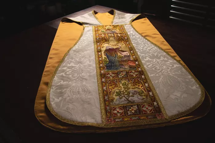 Roman Fiddleback Chasuble