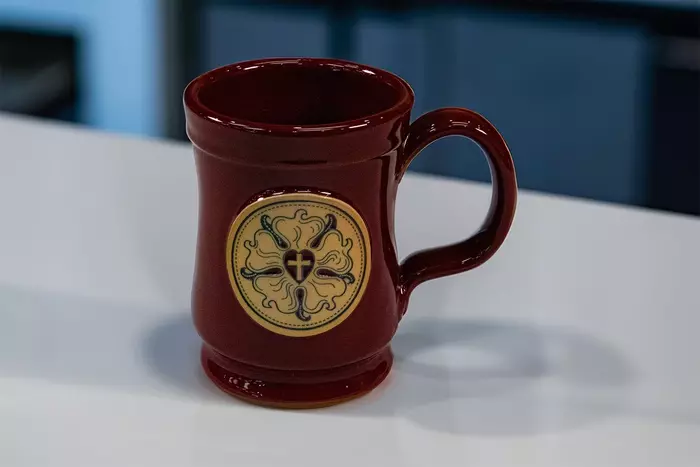 Limited Edition Luther Rose Schnellschuss Maroon Mug