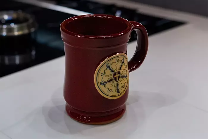 Limited Edition Luther Rose Schnellschuss Maroon Mug